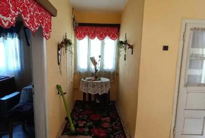 Casă cu 3 camere în Subcetate