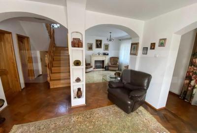 Casă cu 7 camere cu Teren 587 Mp în Valea - 9