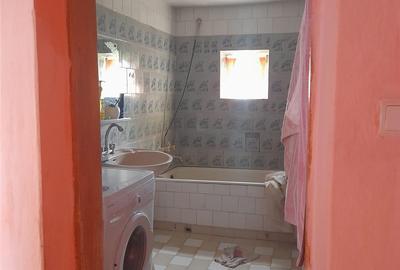 Casă cu 5 camere cu Teren 700 Mp în Peretu