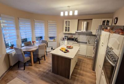 Casă cu 5 camere cu Teren 250 Mp în Central - 2
