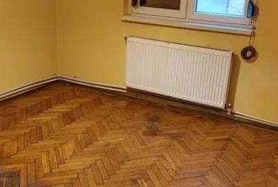 Apartament cu 3 camere decomandat în Școlilor