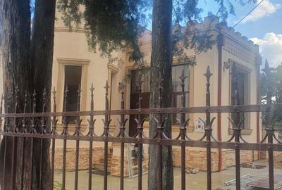 Casă cu 4 camere în Titulescu - 2
