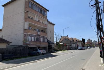 Apartament cu 3 camere decomandat în Cetate - 1