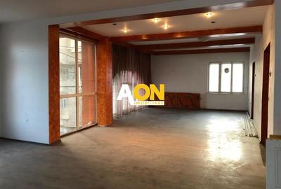 Casă individuală cu 9 camere cu Canalizare în Cetate - 2