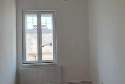Apartament cu 2 camere decomandat în Central - 1