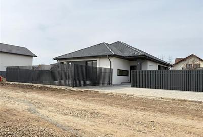 Casă cu 4 camere cu Teren 465 Mp în Sânpetru