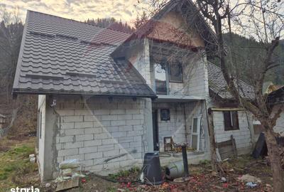 Casă cu 5 camere cu Teren 1782 Mp în Tarcău - 5