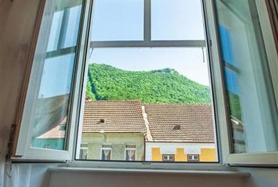 Apartament cu 3 camere semidecomandat, mobilat în Centrul Istoric - 1