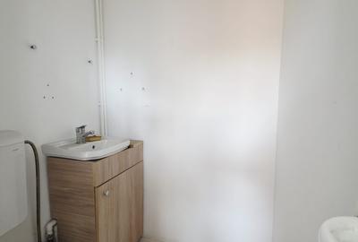 Spațiu comercial, de 27 mp, în Central - 8