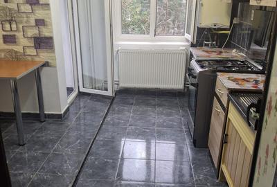 Militari - Orsova, decomandat, etaj 2/4, 76 mp., an c-tie 1989, centrala termica Militari - Orsova, decomandat, etaj 2/4, 76 mp., an c-tie 1989, centrala termica - 2