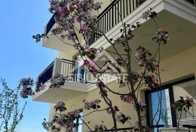 Ap 2 camere intabulat, decomandat, geam la baie etaj 2 boxa si parcare