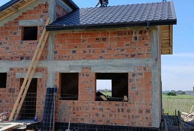 Casă cu 4 camere în Roșiori de Vede - 2