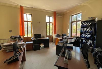 Casă individuală cu 16 camere cu Canalizare în P-ța Romană - 1