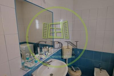 Casă cu 6 camere cu Teren 17900 Mp în Florilor - 1