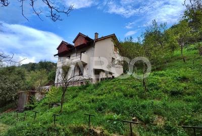 Casă individuală cu 4 camere cu Teren 1000 Mp în Toplița