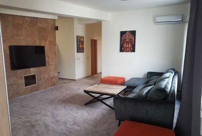 Apartament cu 3 camere semidecomandat în Central - 3