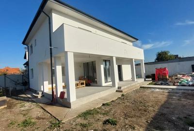 Casa individuala,str Rubinului, 5 camere,4 bai+teren 457m - 1