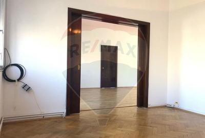 Apartament cu 4 camere nemobilat in P-ta Victoriei langa Orange - 20