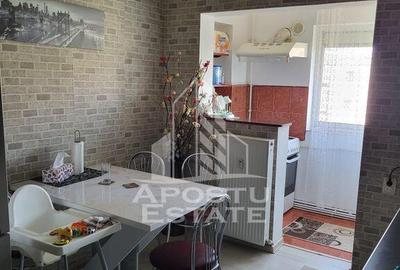 Apartament cu 2 camere, centrala proprie, zona Lipovei