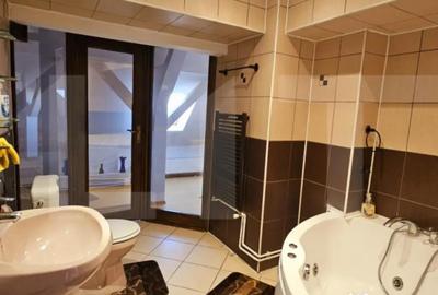 Apartament cu 3 camere semidecomandat în Central - 1