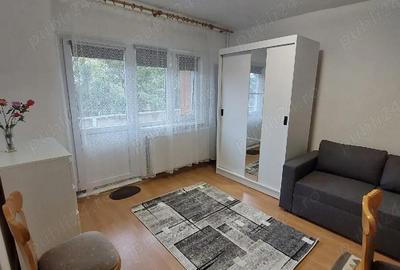 Garsonieră decomandată în Central