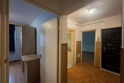 Apartament decomandat cu 2 camere in Nicolina 1, etajul 1 - 4