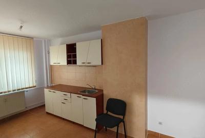 Apartament cu 4 camere semidecomandat în Turda - 2