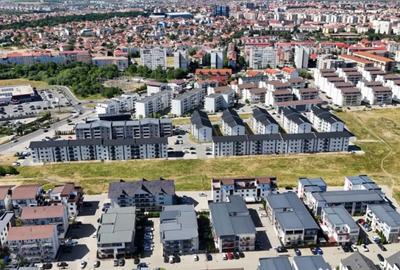 Teren de 14600 mp, în Central