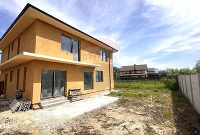 Casă cu 4 camere în Dumbrăveni