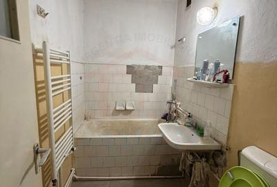 Apartament cu 2 camere decomandat în Siret - 4