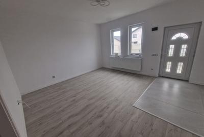 Duplex cu 3 camere cu Canalizare în Central - 24