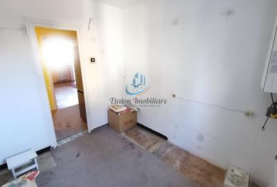 Apartament 3 camere, decomandat, etaj 1, zona centrala - 2