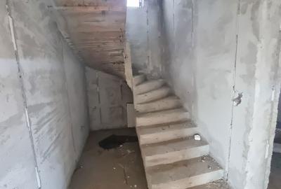 Casă cu 4 camere cu Teren 330 Mp în Central