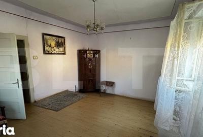 Casă cu 4 camere decomandat cu Teren 2500 Mp în Central - 4