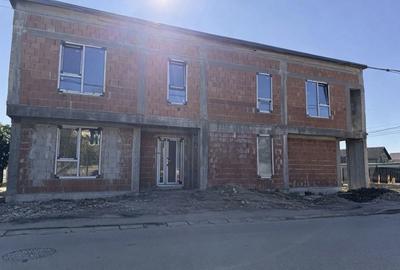 Casă cu 4 camere în Spitalul Județean - 1