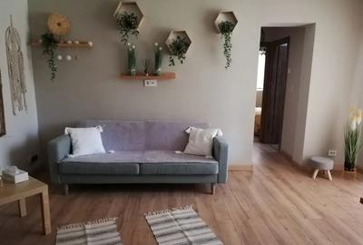 Apartament cu 3 camere semidecomandat, mobilat în Constructorilor - 2