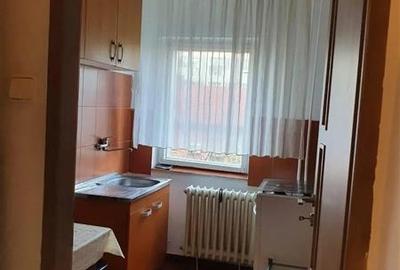 Decomandat la etajul 1, mobilat și utilat pe strada Muntilor - 4