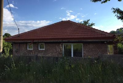 Casă cu 3 camere cu Teren 566 Mp în Petros - 2