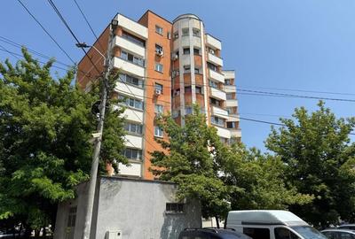 Apartament cu 3 camere decomandat în 9 Mai