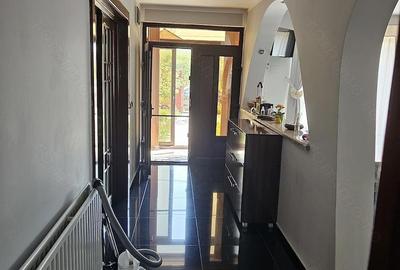 Casă cu Teren 300 Mp în Central - 4