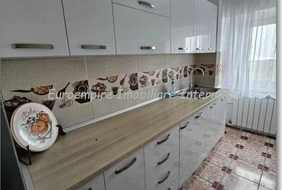 De inchiriat apartament cu 3 camere, zona Centru - 2