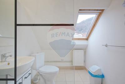 Casă cu 10 camere cu Teren 411 Mp în Schei - 16