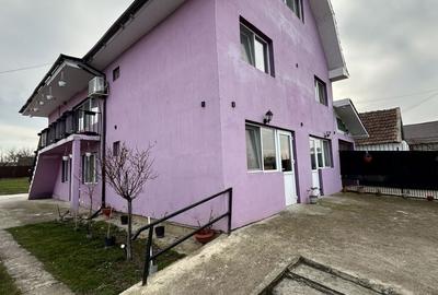 Casă cu 14 camere cu Canalizare în Săcădat - 1