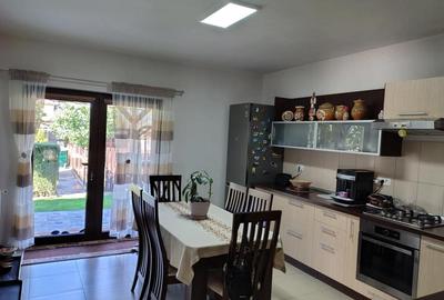 Casă cu 5 camere cu Teren 600 Mp în Central - 1