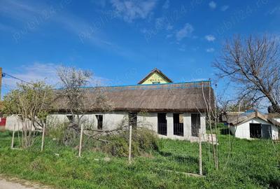 Pensiune gri teren 2240 m2 ,casa 563m2 75000 eur ,teren 1677m2 50000 eur, acces auto DJ222N - 3