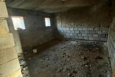 Casă cu 6 camere cu Teren 540 Mp în Săcel - 3