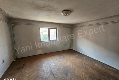 Casă cu 5 camere cu Teren 1672 Mp în Curtea de Argeș
