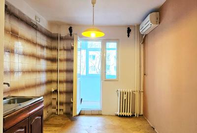 Apartament cu 3 camere semidecomandat în Costin Georgian - 9