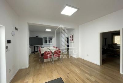 Casă individuală cu 8 camere în Crișan
