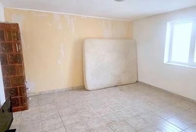 Casă cu 3 camere cu Canalizare în Șendreni - 2